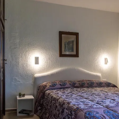 Manor House Apartment *