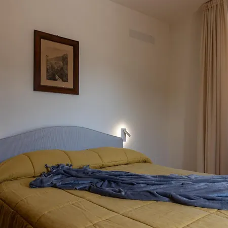 Manor House Apartment