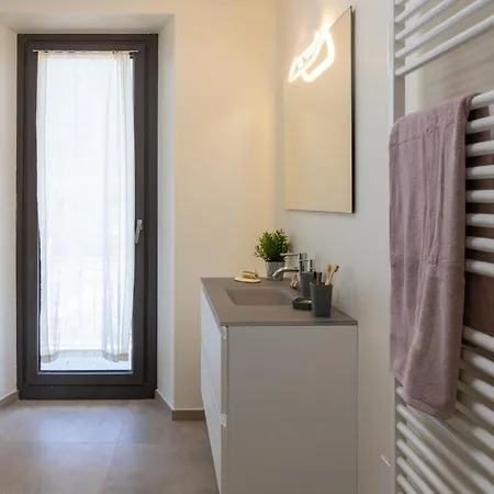 Manor House Apartment
